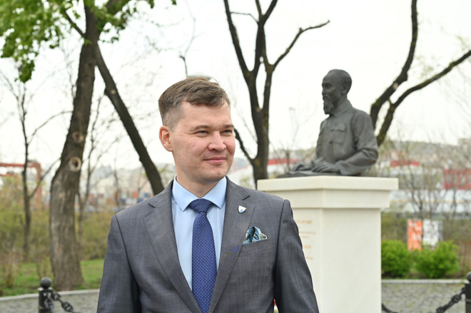 Tiến sỹ Evgeny Vlasov, Phó Hiệu trưởng phụ trách Quan hệ Quốc tế Đại học Tổng hợp Liên bang Viễn Đông, Liên bang Nga (FEFU). (Ảnh: Duy Trinh/TTXVN) Giới chuyên gia Nga ca ngợi chiến thắng lịch sử Điện Biên Phủ ảnh 1