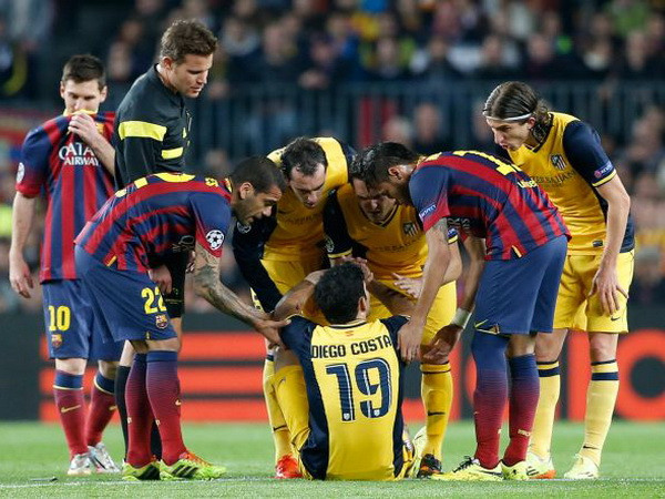 Tin 3/4: Ibra chấn thương nặng, van Nistelrooy đến Việt Nam ảnh 2