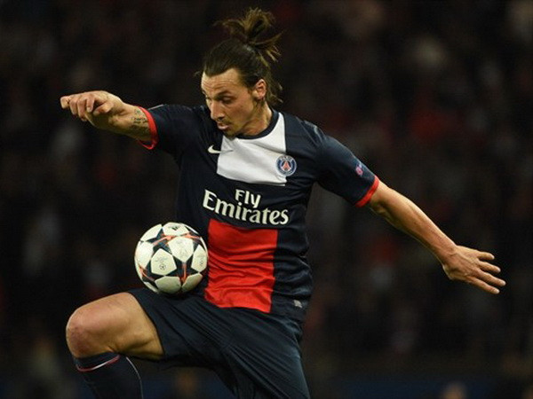 Tin 3/4: Ibra chấn thương nặng, van Nistelrooy đến Việt Nam ảnh 1