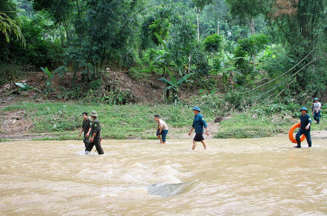 Hai người chết và mất tích do bị nước lũ cuốn trôi ở Thái Nguyên ảnh 1