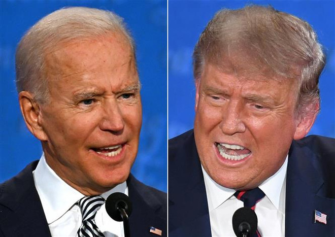 Tổng thống Mỹ Donald Trump (phải) và ứng cử viên Tổng thống của đảng Dân chủ Joe Biden (trái) tại cuộc tranh luận trực tiếp đầu tiên ở Cleveland, bang Ohio ngày 29/9/2020. (Ảnh: AFP/TTXVN) Hai ứng viên Tổng thống Mỹ tham gia phiên hỏi đáp riêng rẽ với cử tri ảnh 1