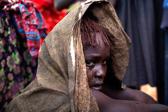 [Photo] Hãi hùng nghi lễ trưởng thành đẫm máu của các bé gái châu Phi ảnh 8