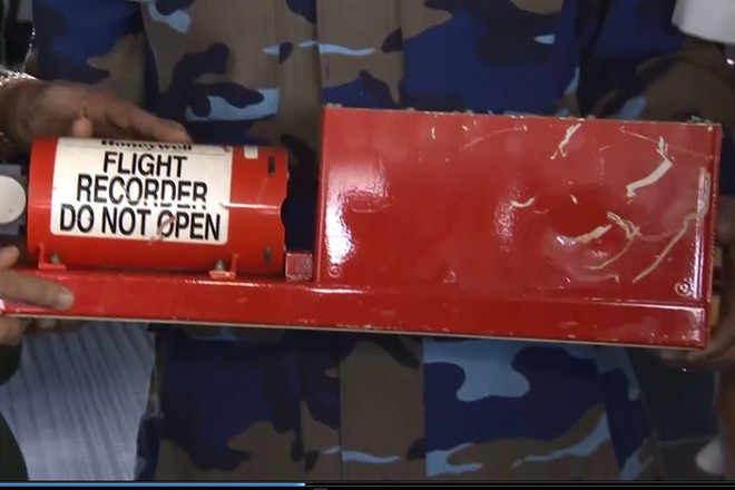 [Photo] Hộp đen máy bay gặp nạn CASA-212 vẫn gần như nguyên vẹn ảnh 2