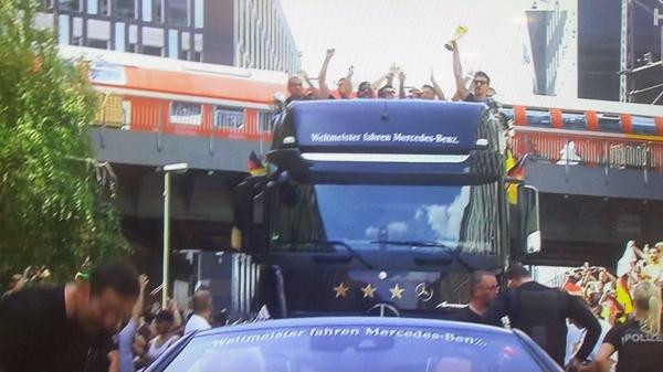 Lễ chào đón hoành tráng đội tuyển Đức vừa trở về từ Brazil ảnh 15