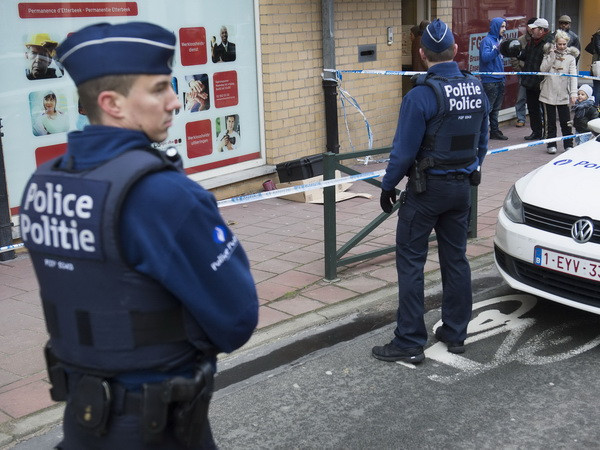 Bỉ tiếp tục triển khai binh lính trên đường phố đề phòng khủng bố ảnh 1