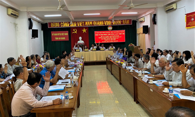 Hiệp thương lập danh sách những người đủ tiêu chuẩn ứng cử đại biểu ảnh 1