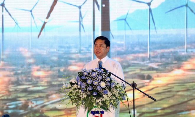 Ông Trần Quốc Nam, Chủ tịch UBND tỉnh Ninh Thuận phát biểu tại lễ khánh thành nhà máy điện gió Trung Nam. (Ảnh: Công Thử/TTXVN) Ninh Thuận: Nhà máy điện gió lớn nhất Việt Nam đi vào hoạt động ảnh 1