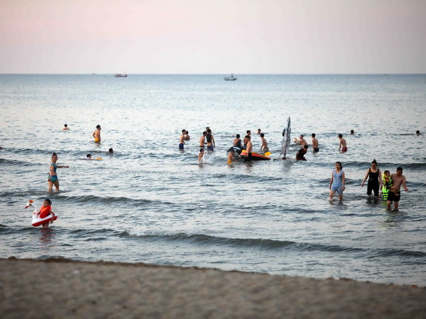 Cảnh báo 6 khu vực nguy hiểm cho du khách ở biển Cửa Lò ảnh 1