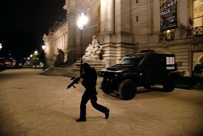 Pháp: Lại xảy ra hiện tượng đốt xe ôtô trong đêm Giao thừa ảnh 1