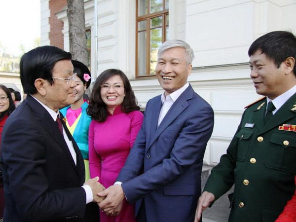 Chủ tịch nước gặp gỡ cán bộ Đại sứ quán Việt Nam tại Nga ảnh 1