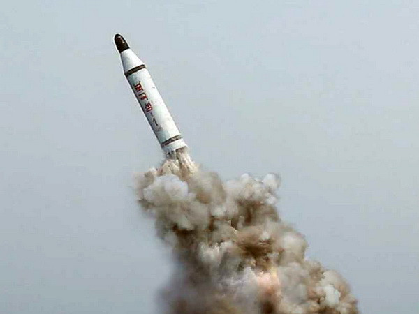 Mỹ kêu gọi Triều Tiên kiềm chế sau vụ phóng tên lửa từ tàu ngầm ảnh 1