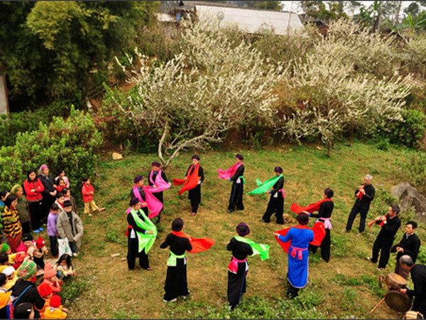 Thưởng thức nghệ thuật Xòe Bắc Hà tiếp biến điệu valse của Pháp ảnh 1