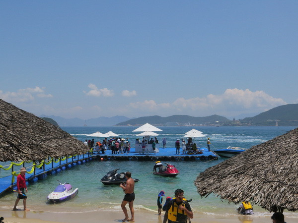 Người dân Nga nườm nượp đi nghỉ dưỡng ở các bãi biển ở nước ngoài ảnh 1