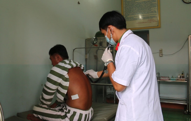 Những cống hiến thầm lặng của đội ngũ y, bác sỹ trong trại giam ảnh 1