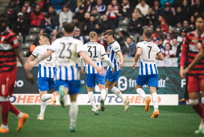 Bayern Munich tiến gần ngôi vương Bundesliga sau trận thắng nhọc ảnh 3