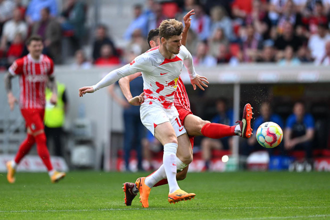 Bayern Munich tiến gần ngôi vương Bundesliga sau trận thắng nhọc ảnh 2