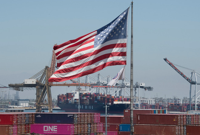 Quang cảnh cảng hàng hóa Long Beach ở California, Mỹ. (Ảnh: AFP/TTXVN) kinh te My.jpg