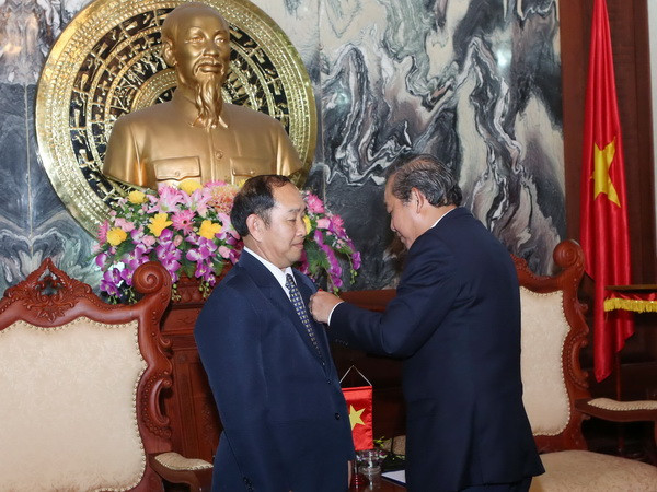 Trao kỷ niệm chương tặng cán bộ Tòa án Lào và Campuchia ảnh 1