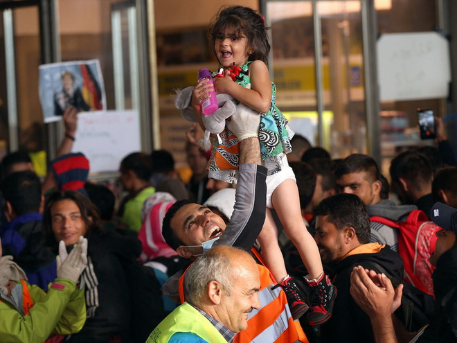 Đức chi thêm 6 tỷ euro trang trải chi phí chăm sóc người tị nạn ảnh 1