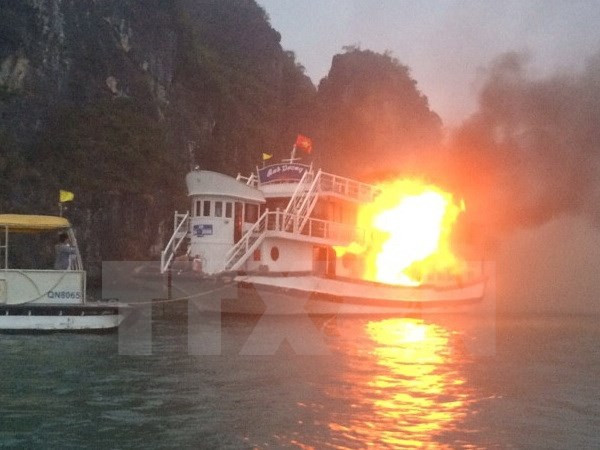 Tin nóng 10/1: Xôn xao "áo mới" Văn Miếu, cháy tàu du lịch Hạ Long ảnh 1