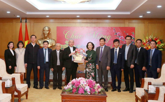 Ủy viên Bộ Chính trị, Trưởng Ban Dân vận Trung ương Trương Thị Mai tiếp Đoàn đại biểu Ủy ban Đoàn kết Công giáo Việt Nam do Linh mục Trần Xuân Mạnh, Chủ tịch Uỷ ban làm Trưởng đoàn. (Ảnh: Phương Hoa/TTXVN) Trưởng ban Dân vận Trung ương tiếp Ủy ban Đoàn kết Công giáo Việt Nam ảnh 1