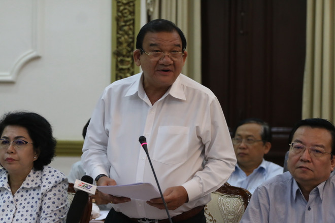 Ông Lê Minh Tấn, Giám đốc Sở Lao động và Thương binh xã hội thành phố kiến nghị tạm thời dừng cấp giấy phép lao động cho người lao động nước ngoài đến từ vùng dịch. (Ảnh: Hứa Chung/TTXVN) TP.HCM đề xuất các phương án cho học sinh đi học lại, sớm nhất từ 2/3 ảnh 2