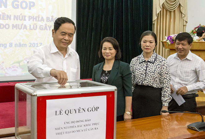 Cần cả cộng đồng cùng chung sức hỗ trợ người dân vùng lũ ảnh 1