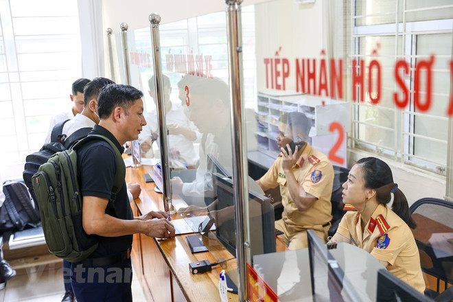 Kịp thời hướng dẫn người dân khi đổi biển số xe theo định danh cá nhân ảnh 2