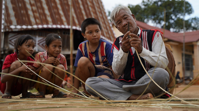 Gia Lai: Độc đáo những "chiếc áo" tinh xảo giành riêng cho cồng chiêng ảnh 1