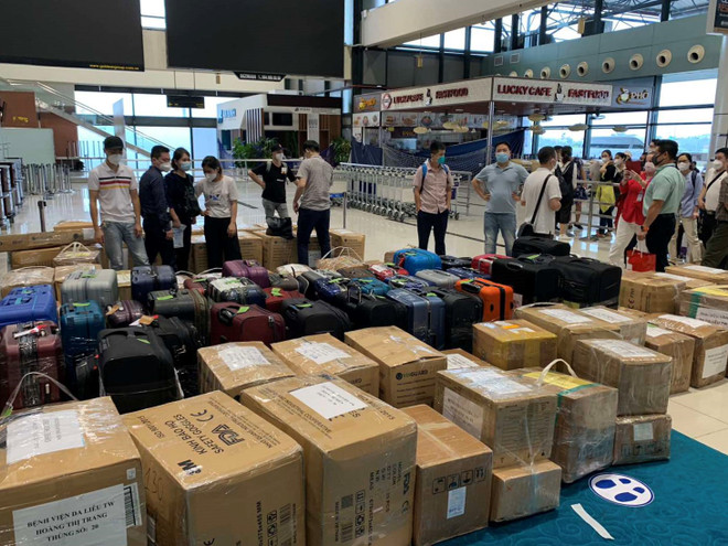 Bố trí riêng chuyến bay chở gần 200 y bác sỹ vào miền Nam chống dịch ảnh 1