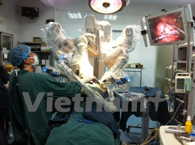Phát triển kỹ thuật phẫu thuật nội soi robot điều trị cho bệnh nhi ảnh 1