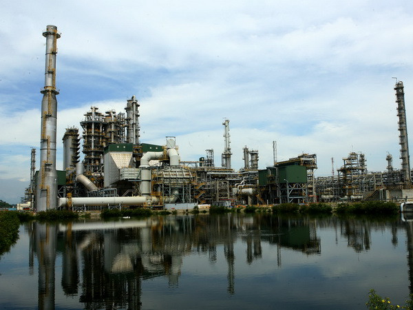 Dung Quất tiếp nhận chuyến tàu dầu thô cỡ lớn nhất đầu tiên ảnh 1