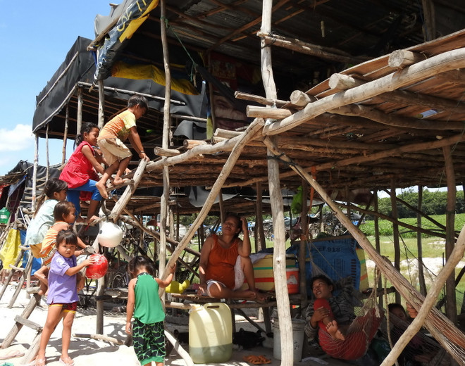 Thủ tướng chỉ đạo lo cuộc sống cho Việt kiều Campuchia nghèo ảnh 1