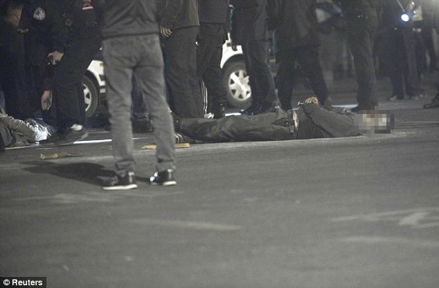 Chùm ảnh vụ thảm sát đẫm máu tại nhà ga ở Trung Quốc ảnh 4