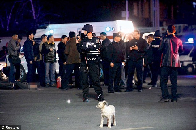 Chùm ảnh vụ thảm sát đẫm máu tại nhà ga ở Trung Quốc ảnh 9