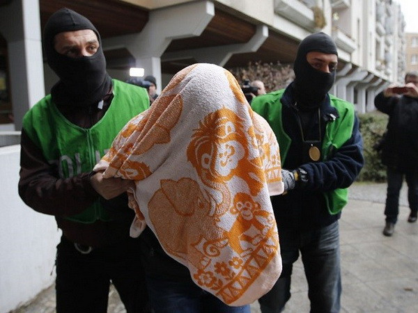 Đức công bố ảnh đối tượng cầm đầu nhóm khủng bố ở nước này ảnh 1