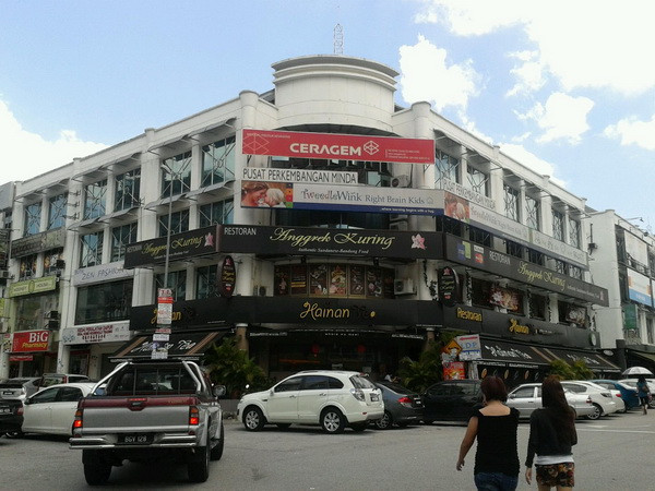 Bốn phụ nữ Việt Nam bị phạt vì làm việc trái phép ở Malaysia ảnh 1