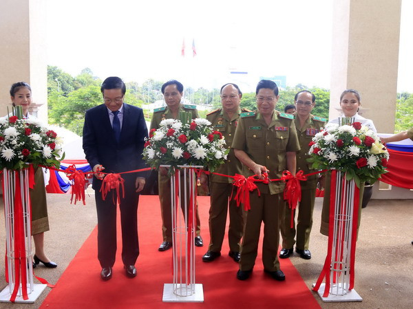Triển lãm ảnh về hợp tác giữa Bộ An ninh Lào và Bộ Công an Việt Nam ảnh 1
