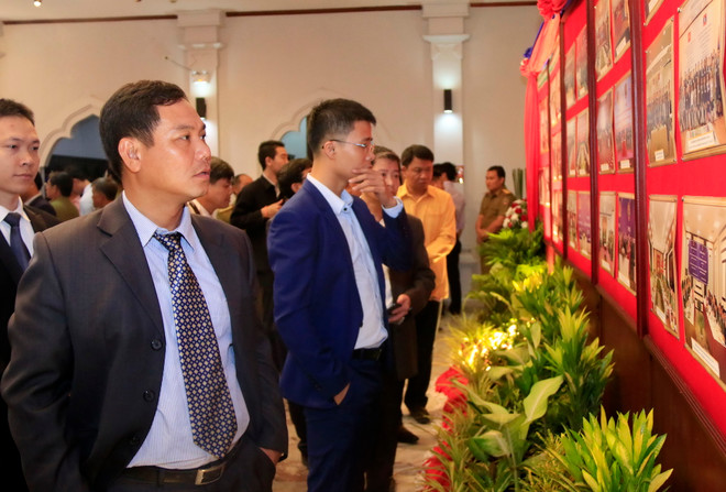 Triển lãm ảnh về hợp tác giữa Bộ An ninh Lào và Bộ Công an Việt Nam ảnh 3