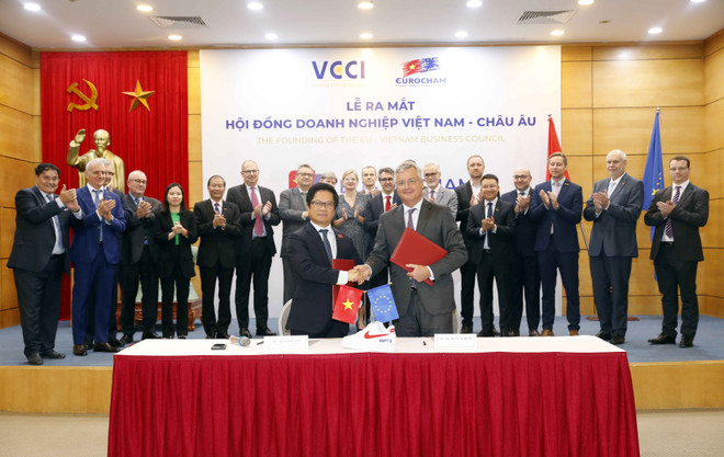 Lễ ký kết hoạt động của Hội đồng doanh nghiệp Việt Nam-châu Âu. (Ảnh: Trần Việt/TTXVN) Hội đồng DN Việt Nam-châu Âu khai thác tối đa các cơ hội của EVFTA ảnh 1