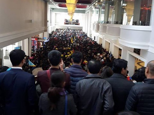 Lượng du khách tăng đột biến dịp cuối tuần, Sa Pa quá tải ảnh 1