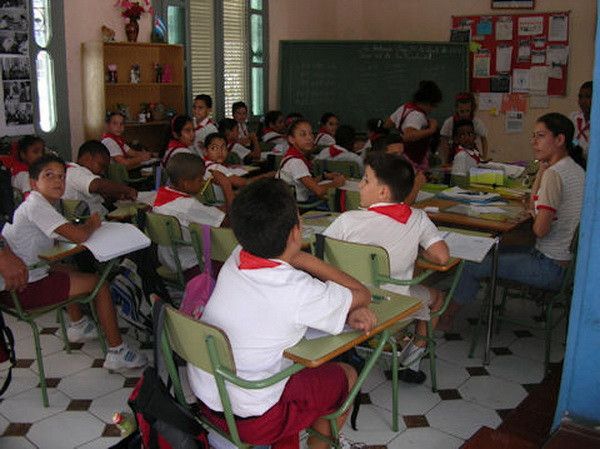 Cuba triển khai chương trình giảng dạy tiếng Anh trong trường học ảnh 1