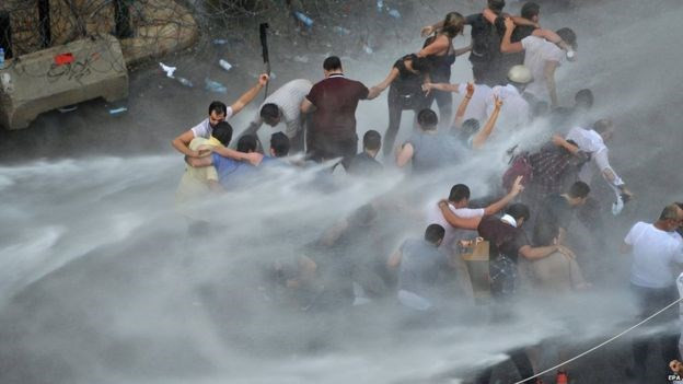 Liban: Hàng chục người biểu tình xông vào trụ sở Bộ Môi trường ảnh 1