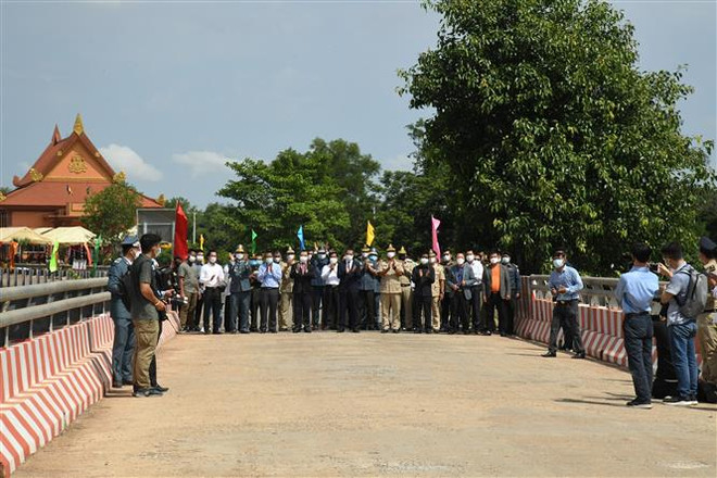 Quang cảnh lễ công bố đưa vào hoạt động cửa khẩu quốc tế Tân Nam-Meun Chey. (Ảnh: Lê Đức Hoảnh/TTXVN) Cặp Cửa khẩu quốc tế Tân Nam-Meun Chey đi vào hoạt động ảnh 1