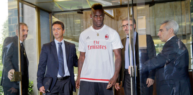 Mario Balotelli trở về AC Milan: Trò đùa của Silvio Berlusconi? ảnh 1