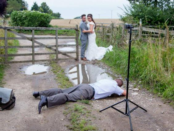 Bí mật không ngờ đằng sau những bức ảnh cưới đẹp lung linh ảnh 3