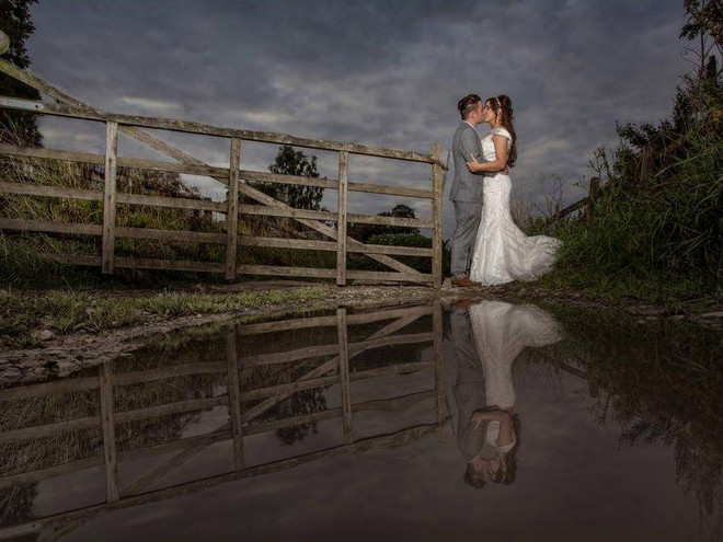 Bí mật không ngờ đằng sau những bức ảnh cưới đẹp lung linh ảnh 2