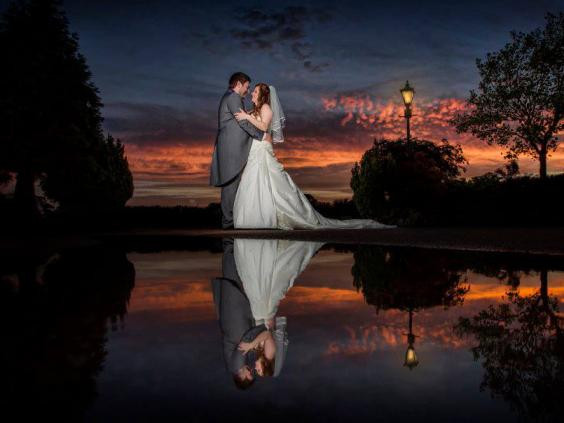 Bí mật không ngờ đằng sau những bức ảnh cưới đẹp lung linh ảnh 5