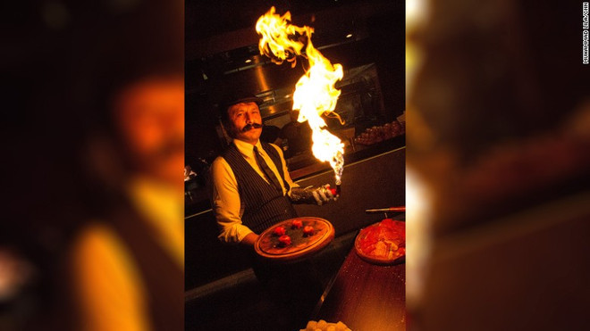 Đầu bếp Thổ Nhĩ Kỳ gây sốt với màn rắc muối "siêu gợi cảm" ảnh 2