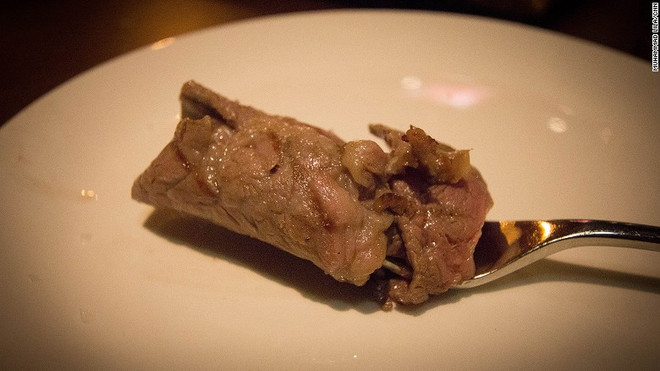 Đầu bếp Thổ Nhĩ Kỳ gây sốt với màn rắc muối "siêu gợi cảm" ảnh 4